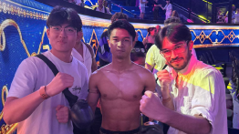 Image of 3 people one appears to be a professional boxer.