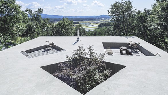 Tilt Roof House. Jipyeong-myeon, South Korea, 2014