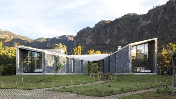 Casa MA, Cadaval & Solá-Morales, Tepoztlán, Mexico. Image courtesy of Sandra Pereznieto. 